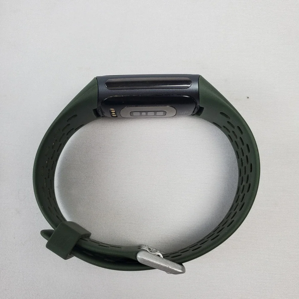 Fitbit Charge 5 Fitness Tracker Black Green w/ Cable, Extra Band, Guide